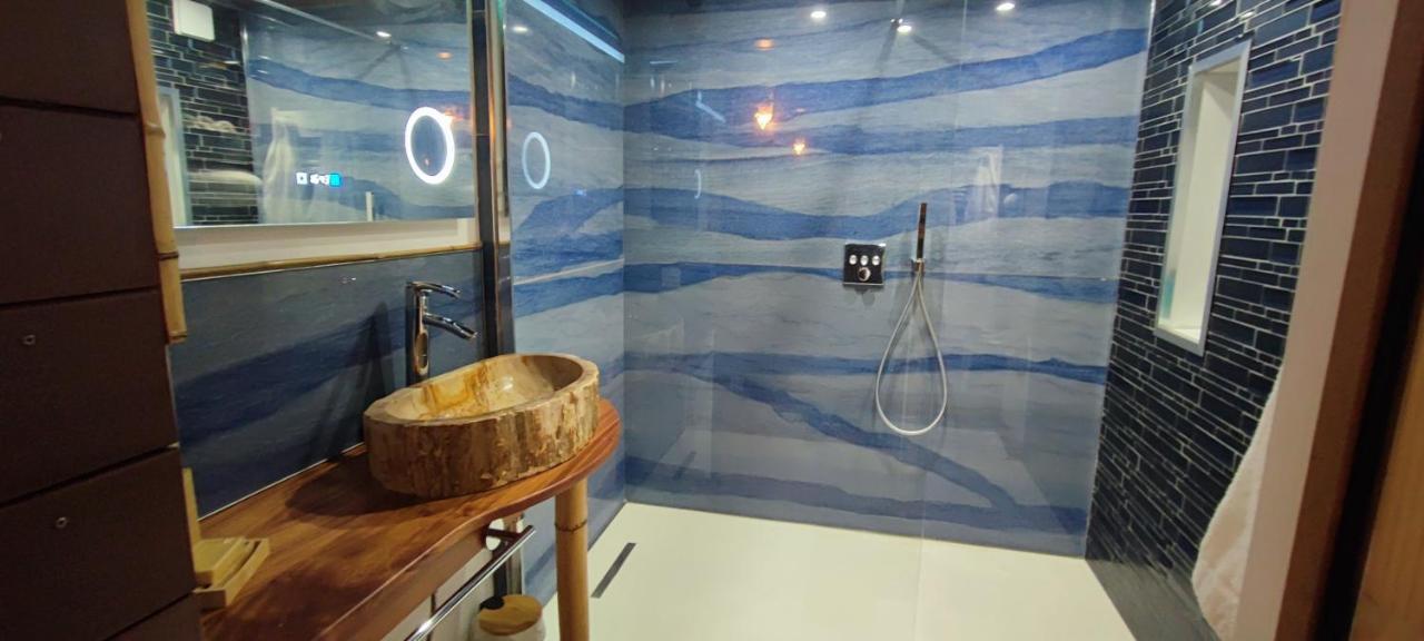 La Kaz Rhumantique Sauna And Spa Privatif La Rivière-Saint-Sauveur Eksteriør bilde