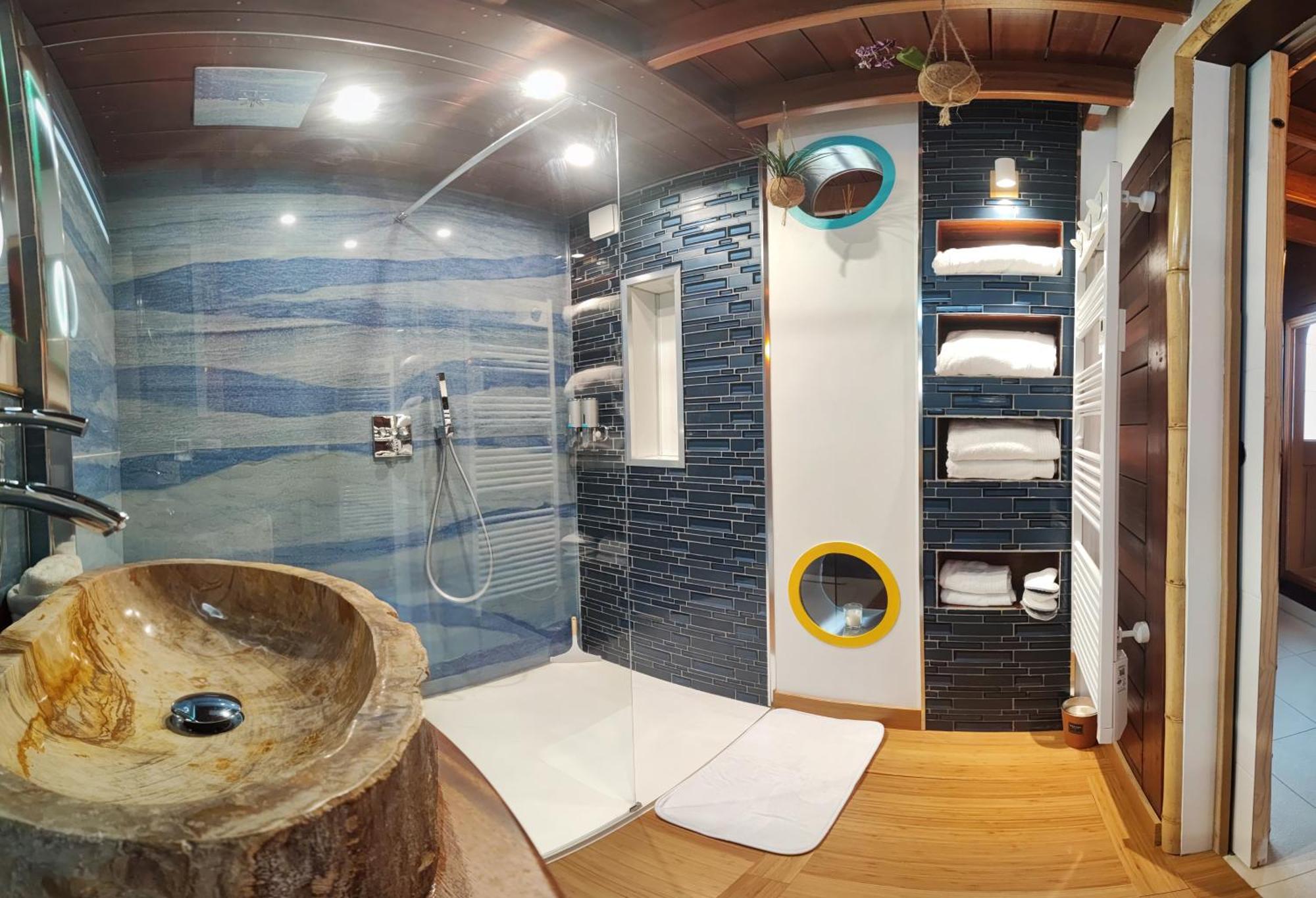 La Kaz Rhumantique Sauna And Spa Privatif La Rivière-Saint-Sauveur Eksteriør bilde