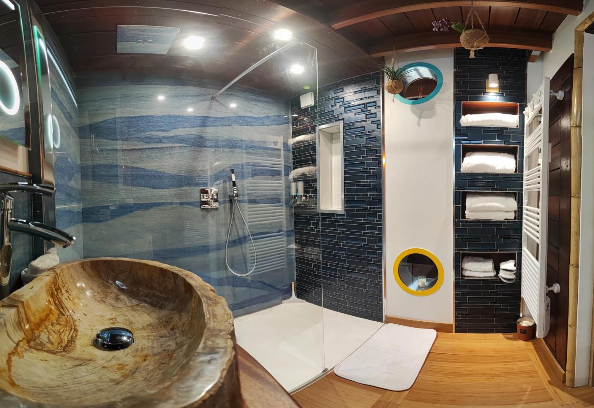 La Kaz Rhumantique Sauna And Spa Privatif La Rivière-Saint-Sauveur Eksteriør bilde
